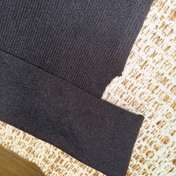 Kendall + Kylie NEW Black Ribbed Off the Shoulder Cropped Top Size Large - Picture 3 of 6